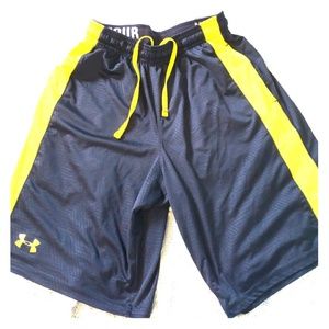 Mens Under Armour Black and Yellow Shorts. Size S